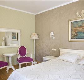 5 bedroom bayside villa with pool near Kotor, sleeps 12